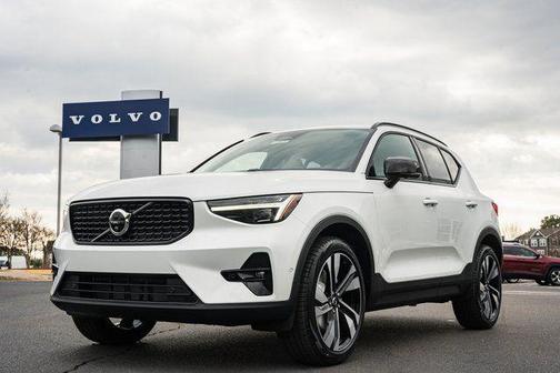 2026 Volvo XC40 Ultra, B5 AWD Gas (mild hybrid), Dark