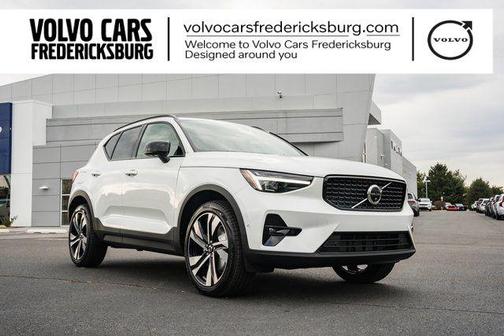 2026 Volvo XC40 Ultra, B5 AWD Gas (mild hybrid), Dark