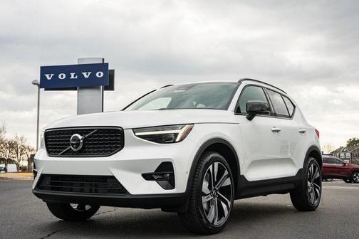 2026 Volvo XC40 Ultra, B5 AWD Gas (mild hybrid), Dark