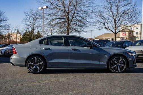 2023 Volvo S60 Recharge Plug-In Hybrid T8 Plus Dark Theme