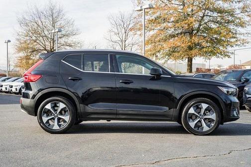 2023 Volvo XC40 B5 Plus Bright Theme