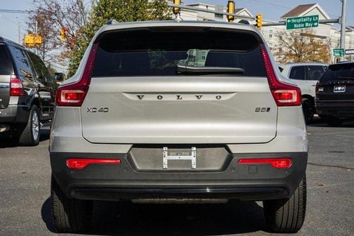 2025 Volvo XC40 B5 Plus Dark Theme