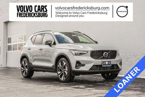 2025 Volvo XC40 B5 Ultra Dark Theme