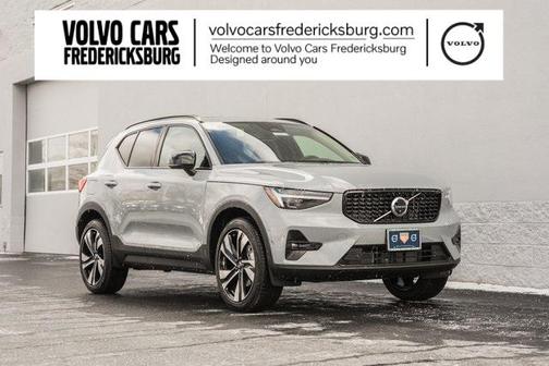 2025 Volvo XC40 B5 Ultra Dark Theme