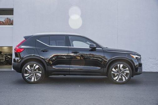2025 Volvo XC40 B5 Plus Bright Theme