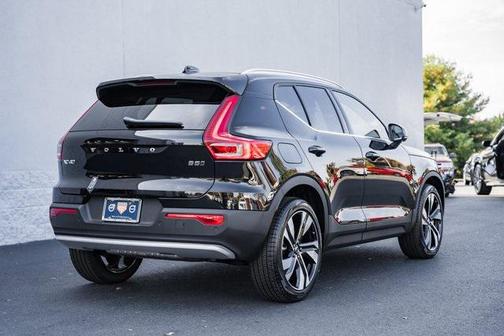 2025 Volvo XC40 B5 Plus Bright Theme