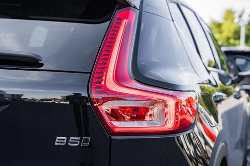 2025 Volvo XC40 B5 Plus Bright Theme