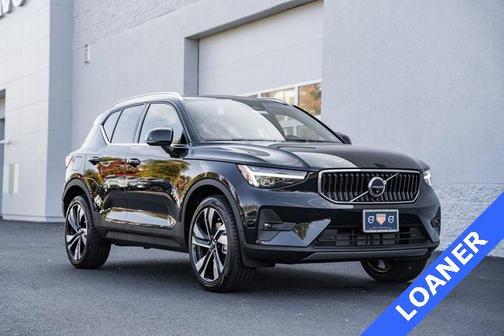 2025 Volvo XC40 B5 Plus Bright Theme