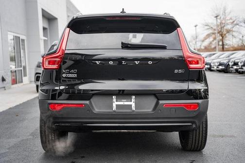 2025 Volvo XC40 B5 Plus Dark Theme