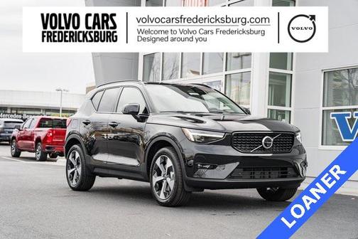 2025 Volvo XC40 B5 Plus Dark Theme