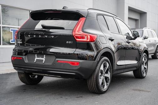 2025 Volvo XC40 B5 Plus Dark Theme