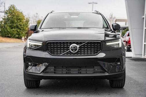 2025 Volvo XC40 B5 Plus Dark Theme