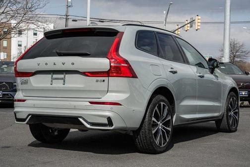 2024 Volvo XC60 B5 Plus Dark Theme