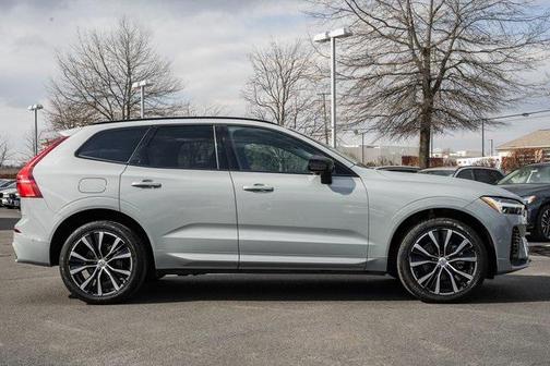 2024 Volvo XC60 B5 Plus Dark Theme