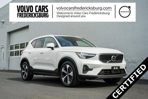 2025 Volvo XC40 B5 Plus Bright Theme