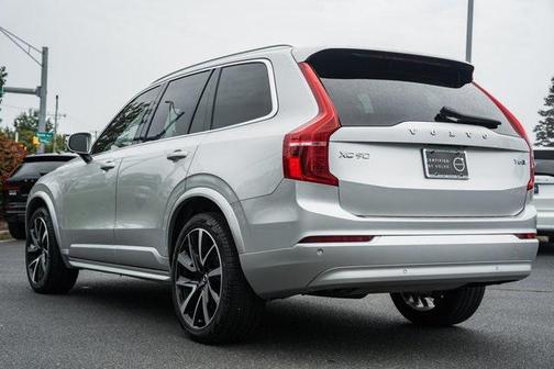 2022 Volvo XC90 T6 Momentum