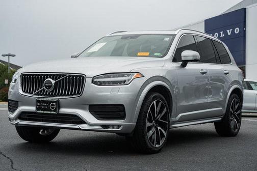2022 Volvo XC90 T6 Momentum