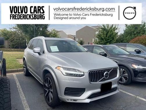 2022 Volvo XC90 T6 Momentum