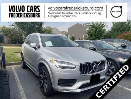 2022 Volvo XC90 T6 Momentum