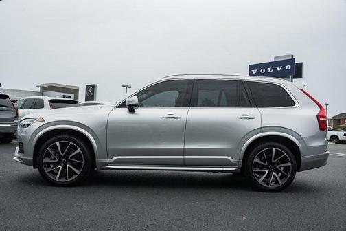 2022 Volvo XC90 T6 Momentum