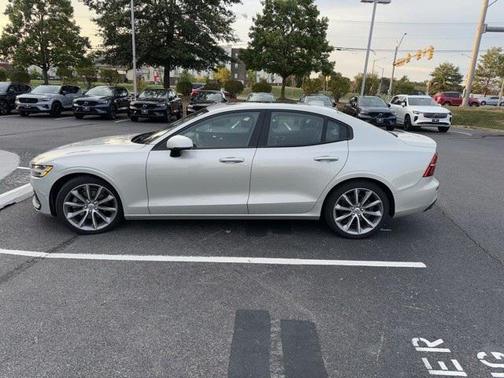 2021 Volvo S60 T5 Momentum