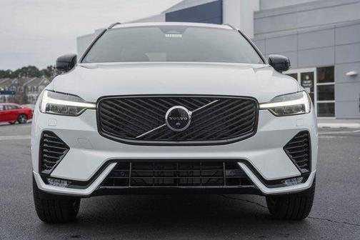 2026 Volvo XC60 B5 Plus