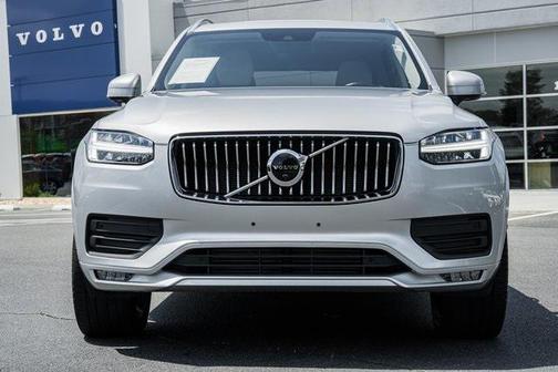 2022 Volvo XC90 T6 Momentum