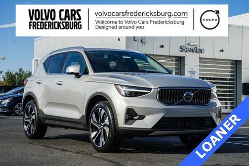 2025 Volvo XC40 B5 Ultra Bright Theme