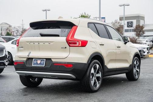 2025 Volvo XC40 B5 Plus Bright Theme