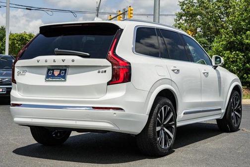 2025 Volvo XC90 B5 Core