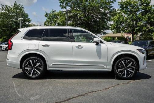 2025 Volvo XC90 B5 Core