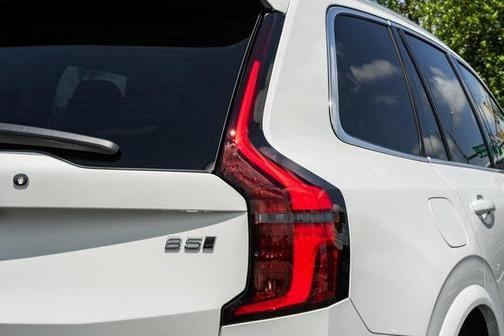 2025 Volvo XC90 B5 Core