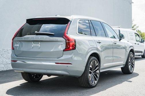 2025 Volvo XC90 Plug-In Hybrid T8 Plus 7-Seater