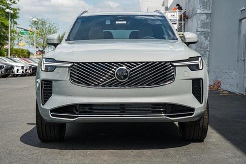 2025 Volvo XC90 Plug-In Hybrid T8 Plus 7-Seater