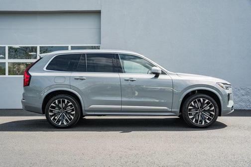 2025 Volvo XC90 Plug-In Hybrid T8 Plus 7-Seater