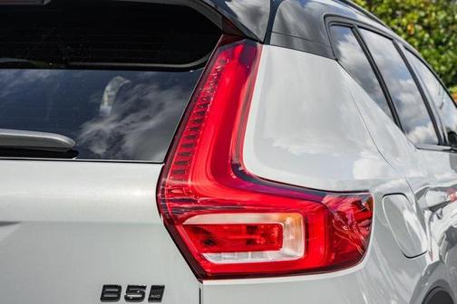 2026 Volvo XC40 B5 Ultra Black Edition