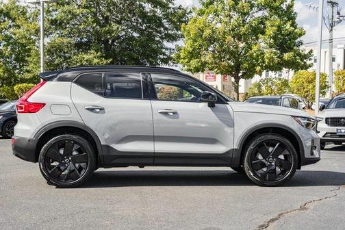 2026 Volvo XC40 B5 Ultra Black Edition