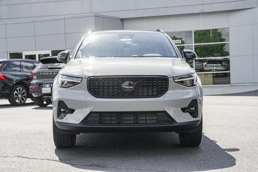 2026 Volvo XC40 B5 Ultra Black Edition