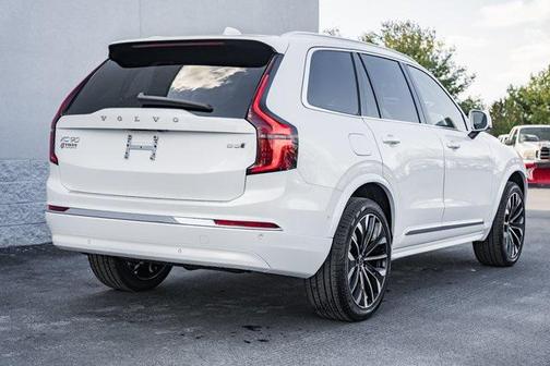 2025 Volvo XC90 B5 Ultra 6-Seater