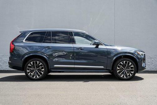 2025 Volvo XC90 B5 Plus 7-Seater