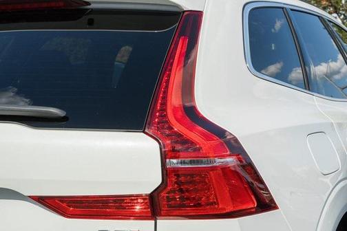 2022 Volvo XC60 B5 Momentum