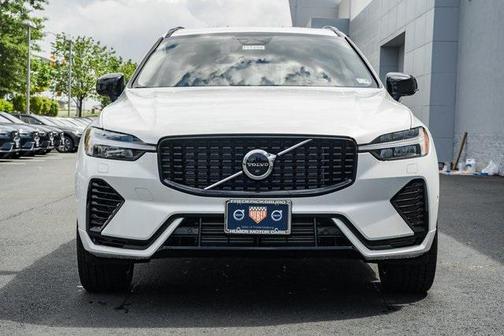 2025 Volvo XC60 Plug-In Hybrid T8 Plus