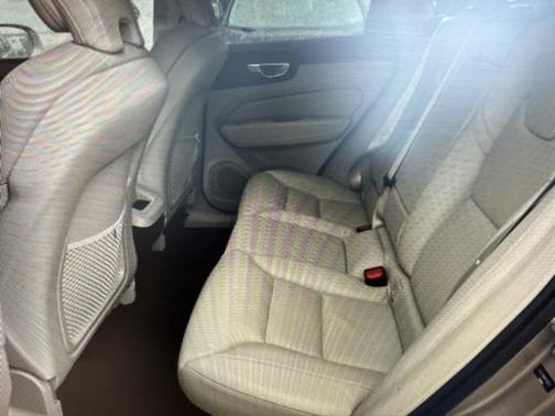 2024 Volvo XC90 B6 Plus Bright Theme 6-Seater