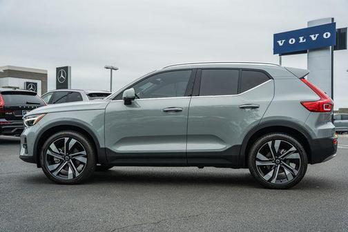 Vapor Grey Metallic 2024 Volvo XC40 B5 Plus Bright Theme