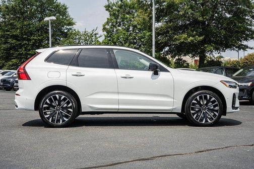 Crystal White Metallic 2026 Volvo XC60 B5 Ultra