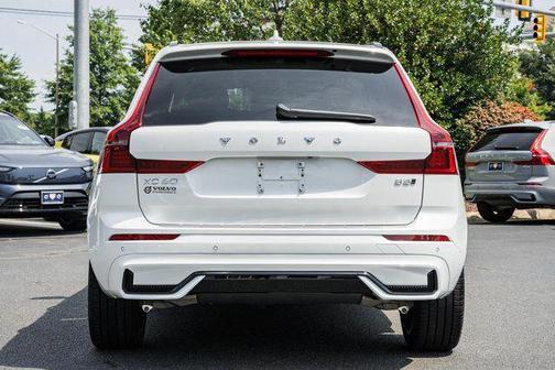 Crystal White Metallic 2026 Volvo XC60 B5 Ultra