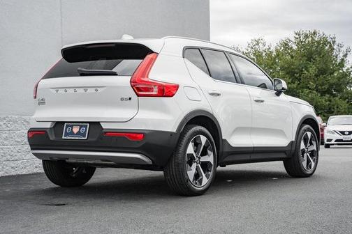 2025 Volvo XC40 B5 Plus Bright Theme