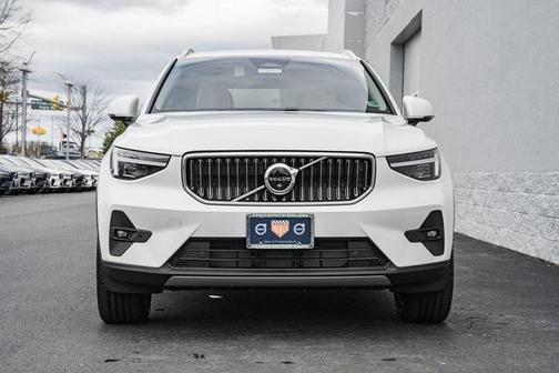 2025 Volvo XC40 B5 Plus Bright Theme