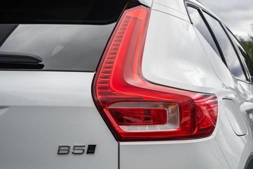 2025 Volvo XC40 B5 Plus Bright Theme