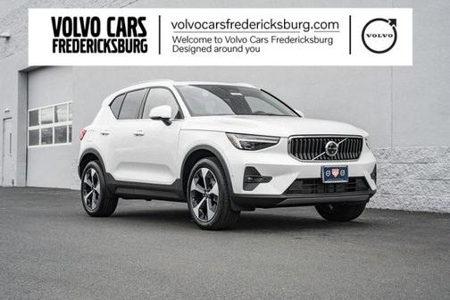 2025 Volvo XC40 B5 Plus Bright Theme